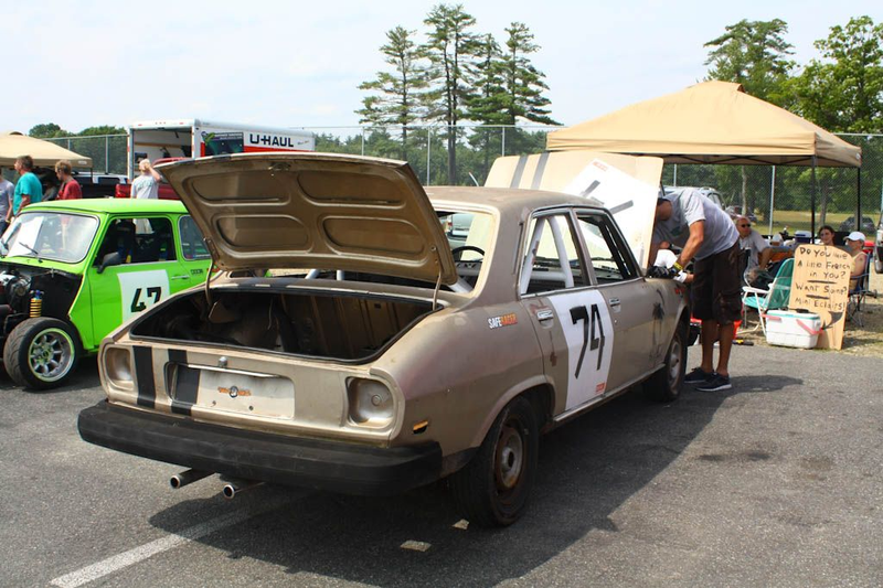Illustration for article titled The 24 Hours Of LeMons New England 2009 Über Gallery, Part 4